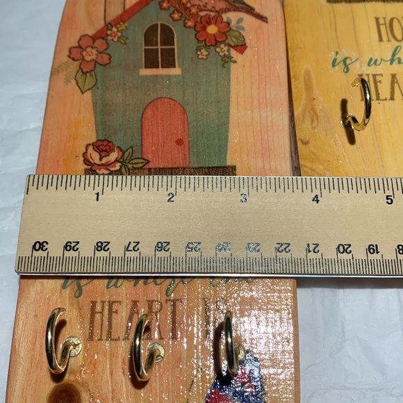 Hand Crafted Decoupage Pallet Board Key Holder - Picture 9 of 10